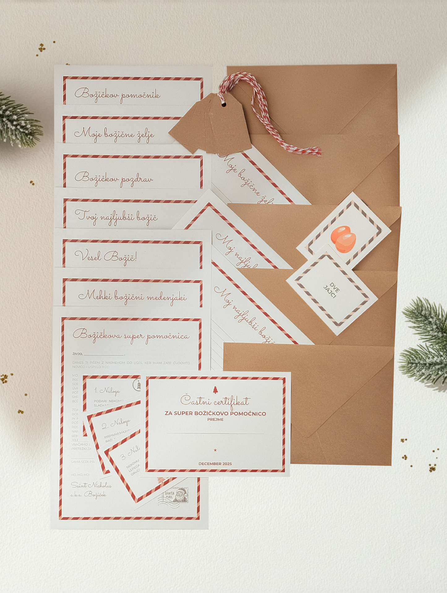 Celotna vsebina paketa Božična čarovnija Letera, ki vključuje osebno pismo, ovojnice, kartice za želje in uradni Certifikat za super Božičkovega pomočnika za punce. Naročite paket za popolno doživetje.